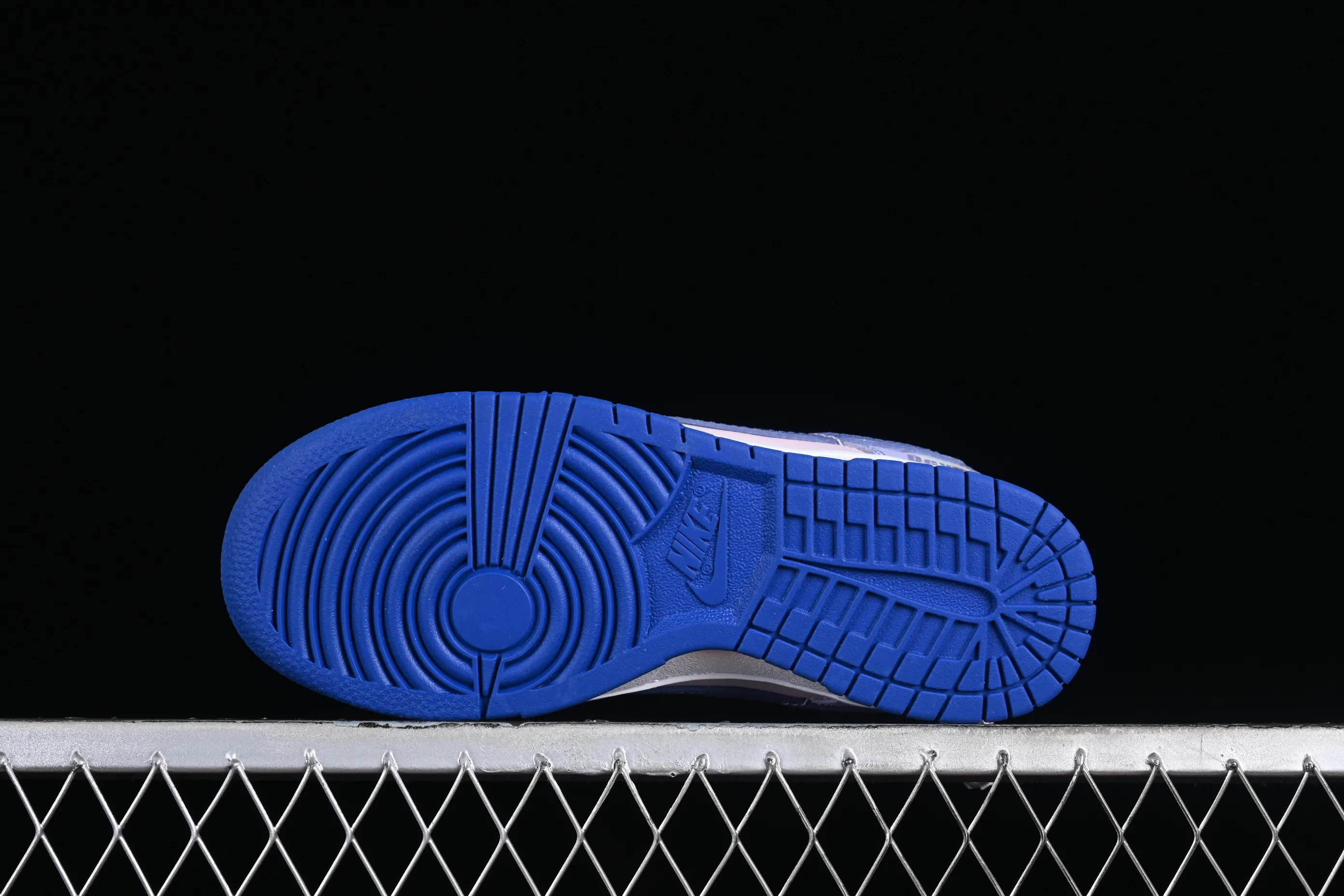 All categories Nk SB Dunk series Nk SB Dunk Low low-top sneakers Nk Dunk Low white blue red Doraemon Doraemon SB strap low-top casual sneakers CW1590-104